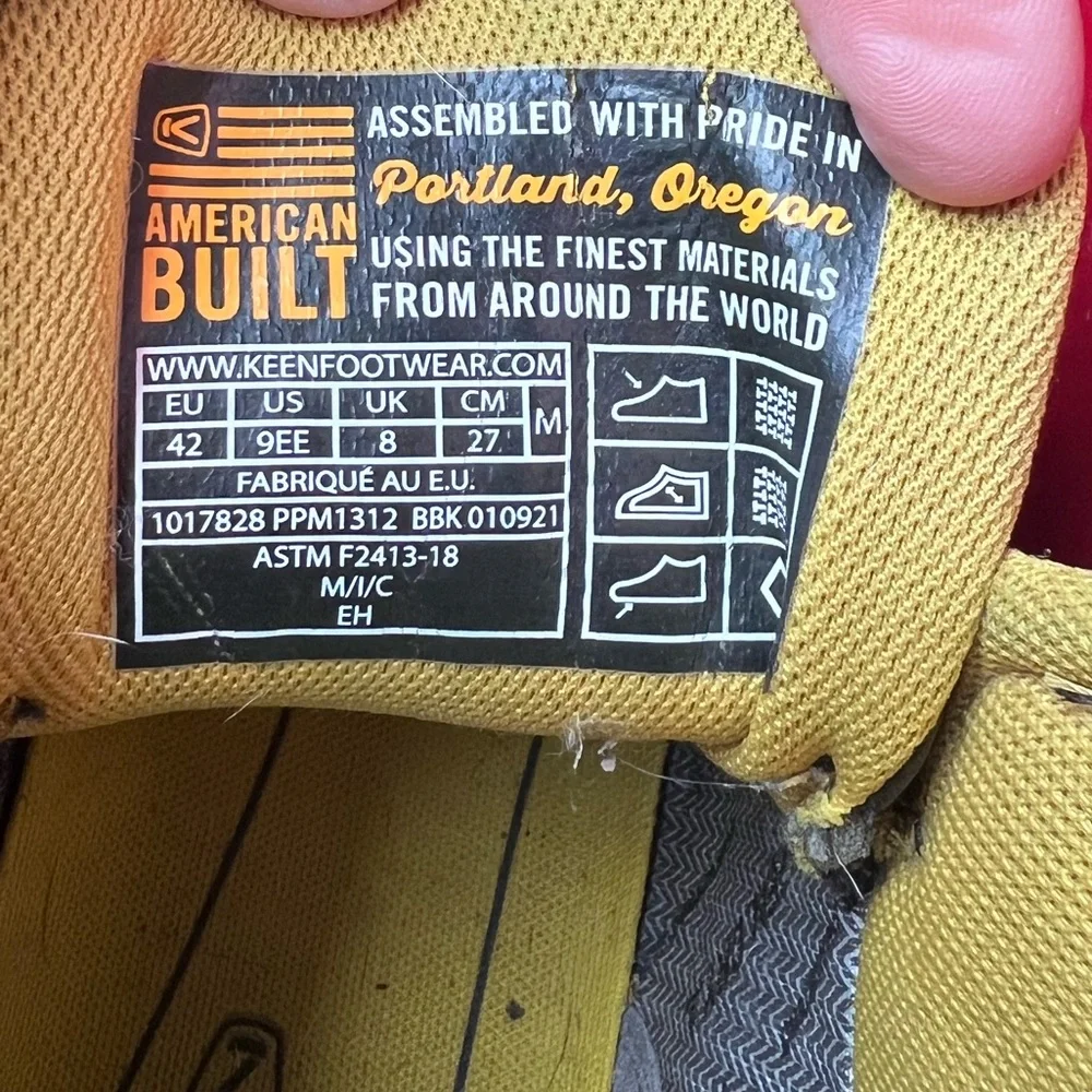 KEEN Men's Black and Yellow Outdoor Boots - Picture 4 of 4